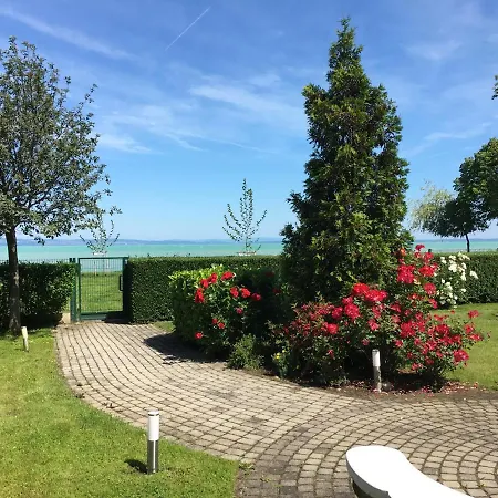 Kek Hullam By Bltn Apartment Siofok